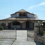 Toreinfahrt zur Villa