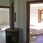 Blick in Schlafzimmer und Bad